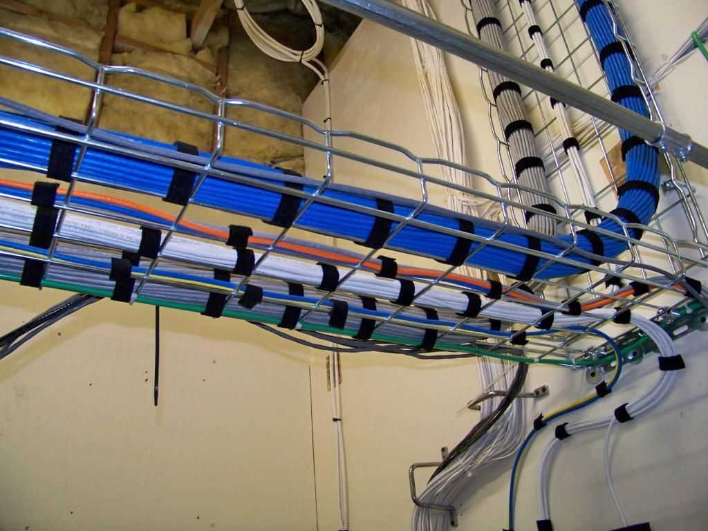 Применение кабельных лотков при инсталляции кабеленесущих систем