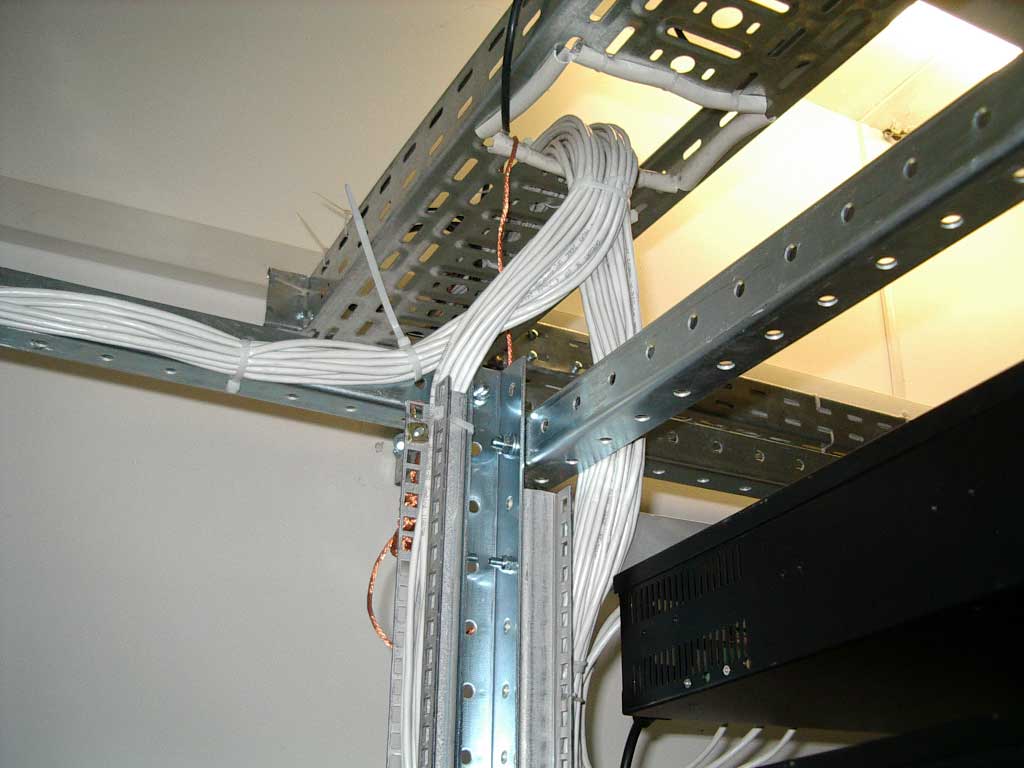 Как проложить проводку в кабель-канале