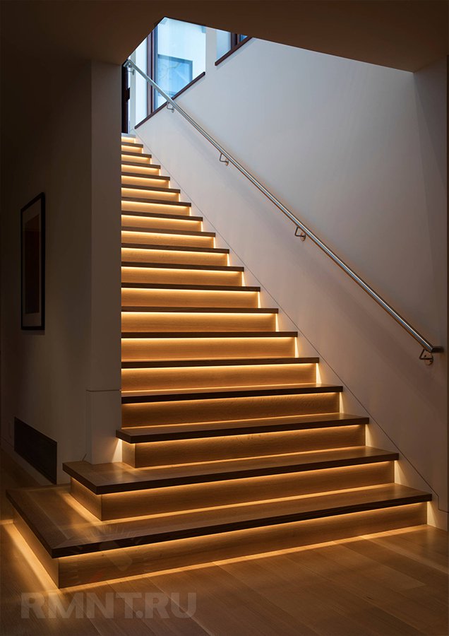 Делаем светодиодную подсветку ступеней лестницы
