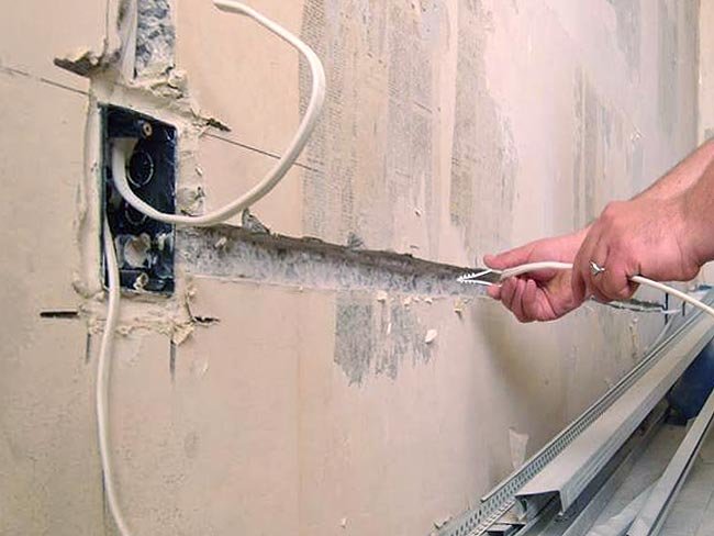 Монтаж кабельных каналов: как крепить на стену из бетона